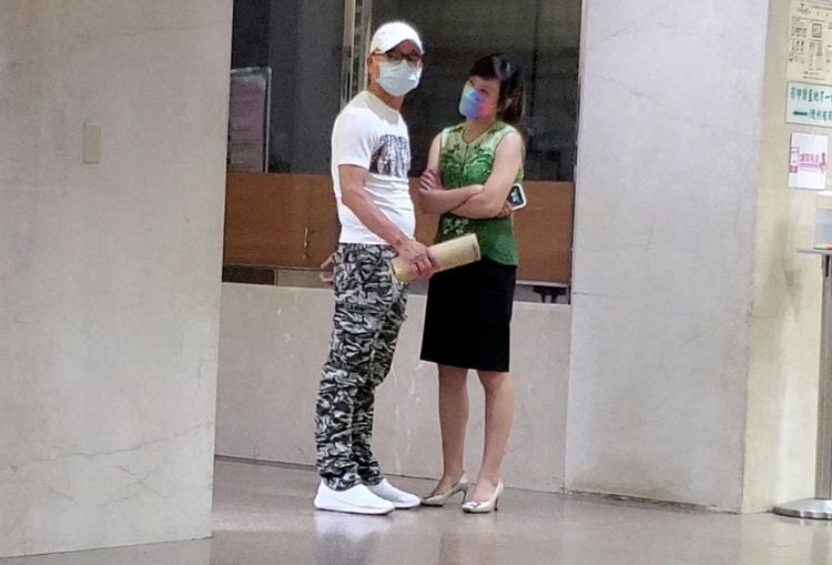 劉本謙(左)300萬交保。呂志明攝