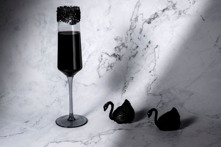 BLVCK TEARS闇淚 x 黑天鵝豆沙酥。台北W飯店提供