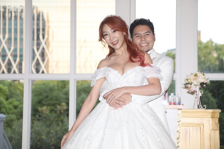 李宓跟老公如膠似漆。陳明中攝