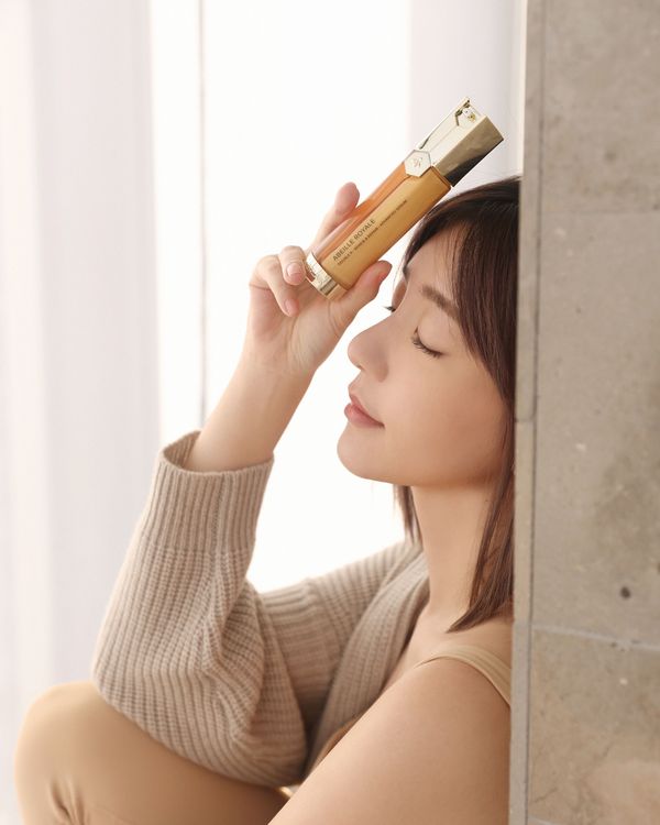 嬌蘭新一代皇家蜂王乳雙導精華，30ml／6040元、50ml／8130元。翻攝翻攝aohsuehfu IG