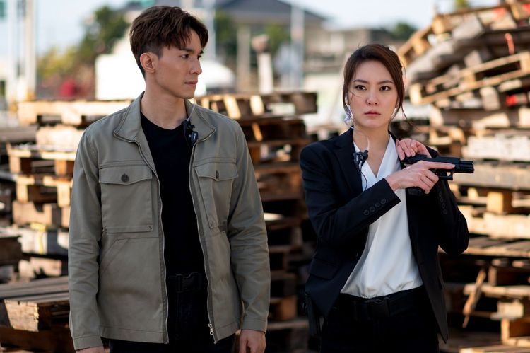 楊雅筑（右）和劉書宏在《台灣X檔案》合作。中視提供