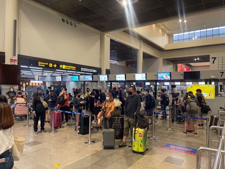 泰國首發團搭機畫面。惠康旅行社提供