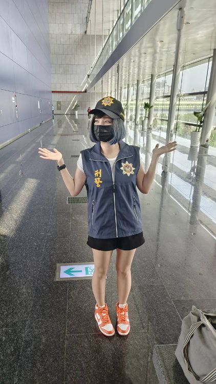 郭鬼鬼在片中的女警裝扮。中市警局提供