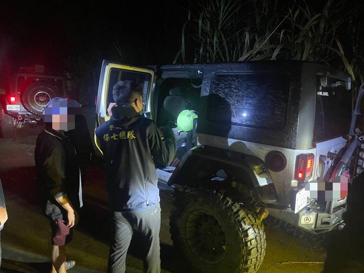 林姓男子等人駕駛重裝吉普車。讀者提供