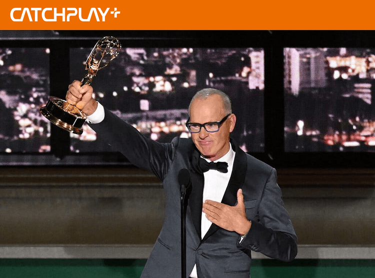 麥可基頓以《毒疫》首先開胡，獲得迷你影集類視帝。Catchplay＋提供