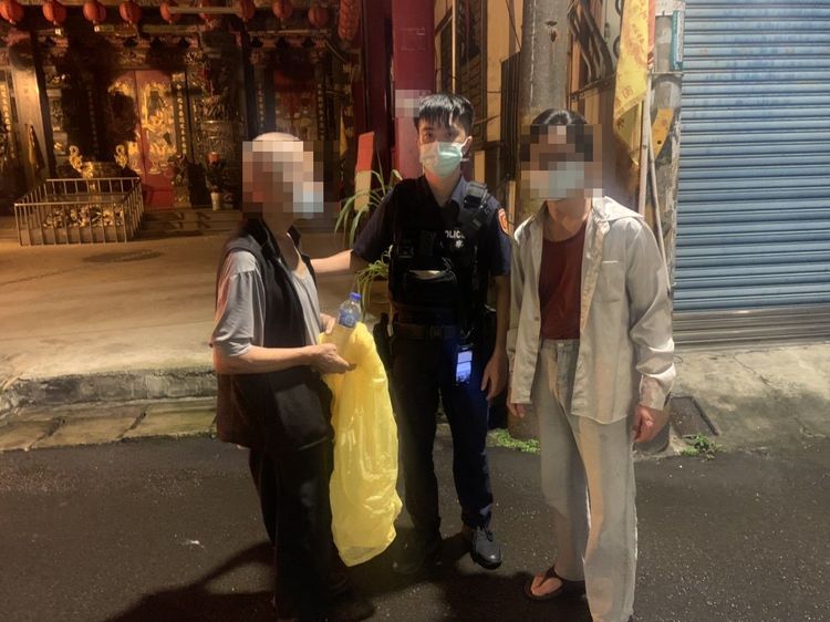 警方查明申覆後送92歲老翁返家。警方提供