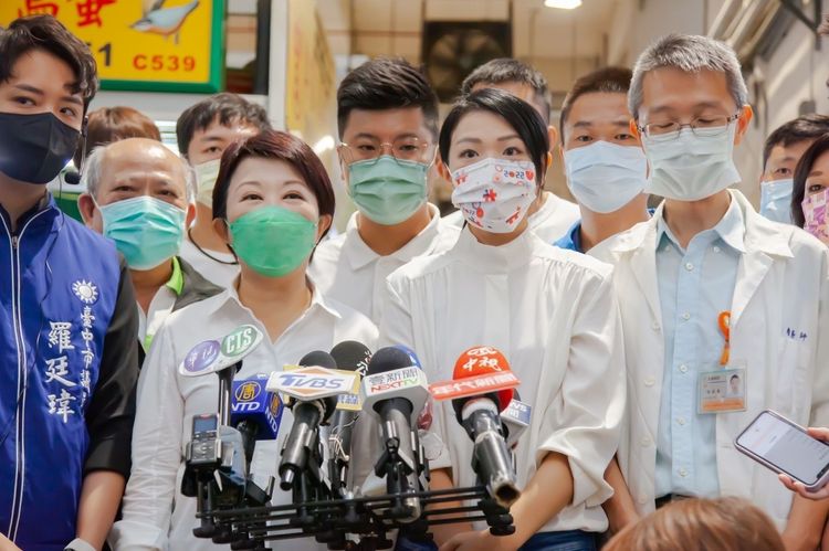 至於媒體詢問盧秀燕有關高虹安引用資策會論文的風波 ，盧秀燕表示她相信高虹安的專業與學習能力。高虹安競總提供