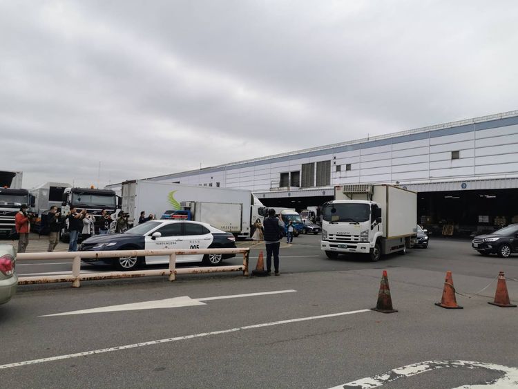 首班新冠疫苗來台。翻攝畫面