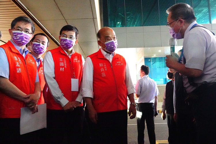 蘇貞昌視察防疫計程車。施昂強攝