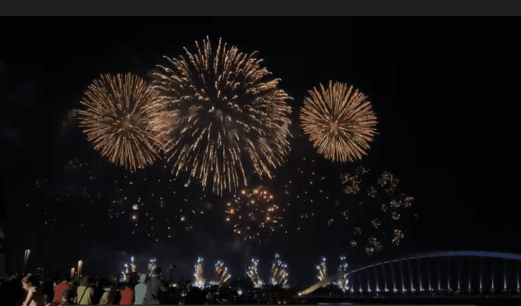 嘉義縣府表示，觀賞煙火的人有25萬人。嘉義縣府提供