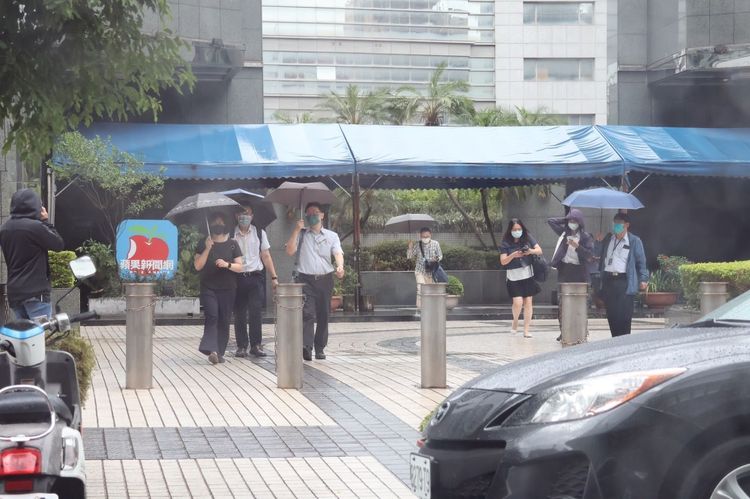 文化部和經濟部官員前往台平辦公室勘查。攝影中心攝