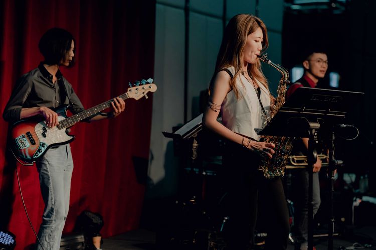 復古搖擺派對伴隨令人心醉神迷的爵士音樂，男女老少都能盡情翩翩起舞。台南晶英提供