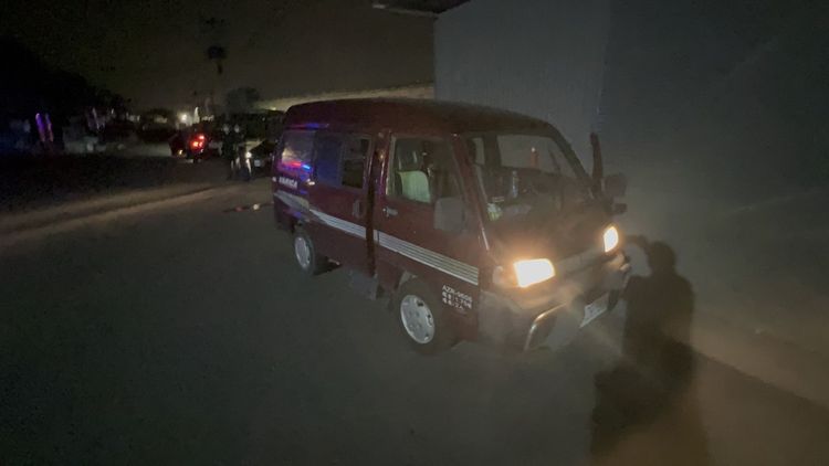 與警車展開追逐的廂型車。侯昌騰攝