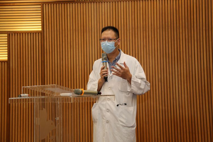 石振昌醫師分享失智症照護心得。門諾醫院提供