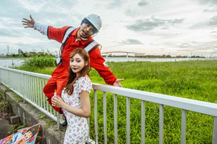 黃明志（左）曾公開表示明日花是女神中的女神。亞洲通文創提供