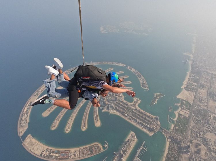 森田挑戰挑跳傘鳥瞰美景。CHECK2CHECK提供