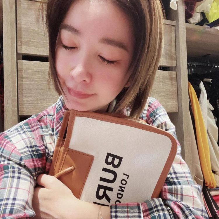 許維恩認揹山寨包，在臉書上道歉。翻攝許維恩臉書