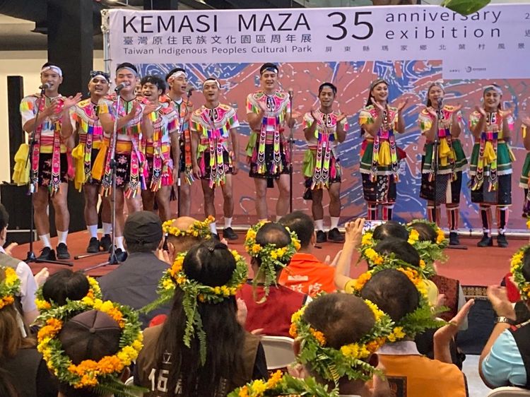 慶祝原民文化園區35周年，原民表演團體傳頌古謠。陳宏銘攝