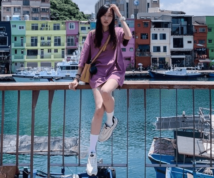 女警林俐伶擁有一雙逆天長腿，舉手投足都牽動網友關注。警方提供