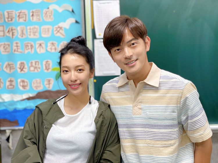 宥勝（右）飾演的老師與王渝萱有多場對手戲。奇葩娛樂提供