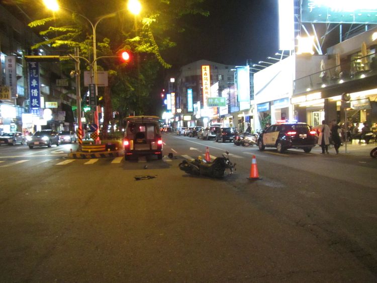 車禍發生在台中市北區崇德路、太原路口。讀者提供