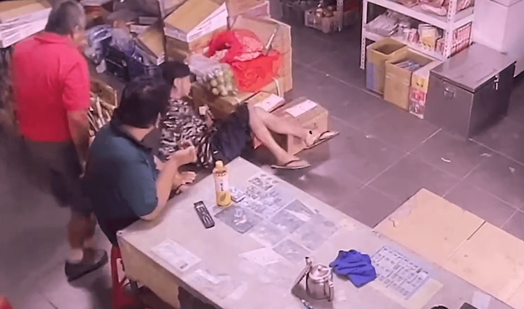 林男負傷倒地。讀者提供