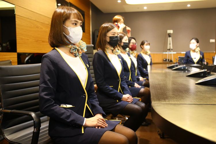 美姿美儀訓練課程也包含坐姿訓練。施昂強攝