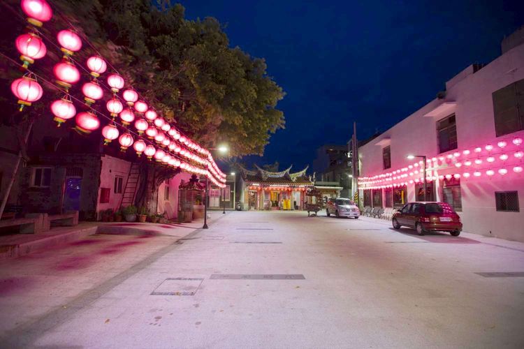 香山天后宮廟埕廣場重新整理，提供親更寬敞舒適的活動空間。市府提供