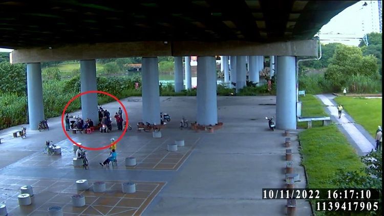 賭客們正在忘情的廝殺。永和警分局提供