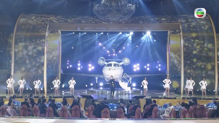 眾佳麗幫黎明伴舞。翻攝TVB官方微博