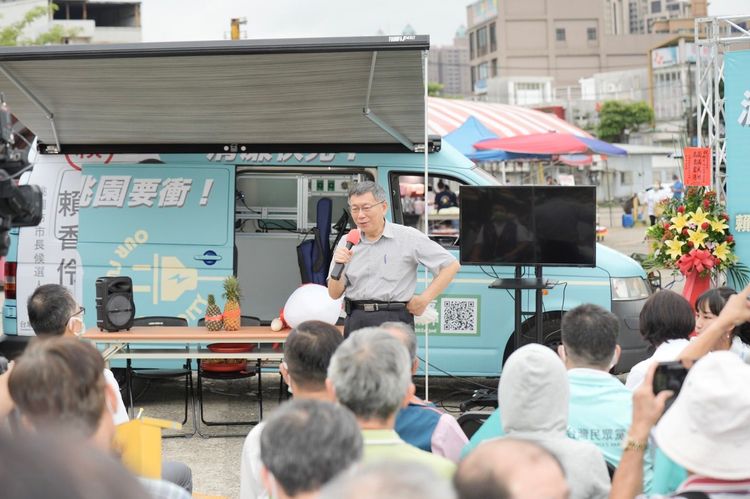 柯文哲表示，民眾黨做為一個小黨，不像其他兩黨花很多錢到各地設總部。賴香伶競辦提供
