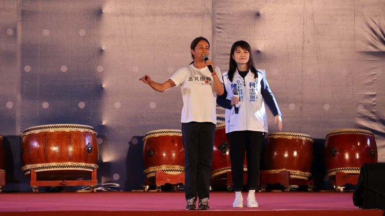 高金素梅掛保證柯志恩很認真。侯昌騰攝