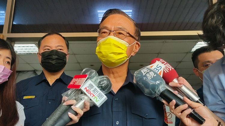 新北市警察局長黃宗仁到派出所欲向黃男再次致歉。黃子騰攝