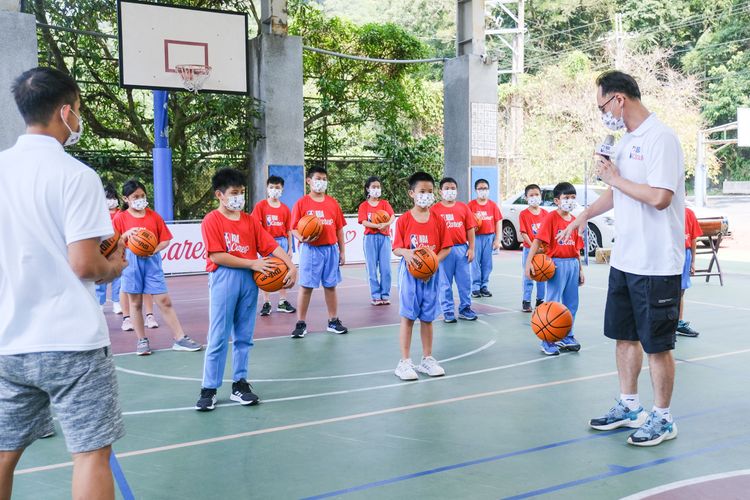 許智超（右）擔任活動教練。大漢提供