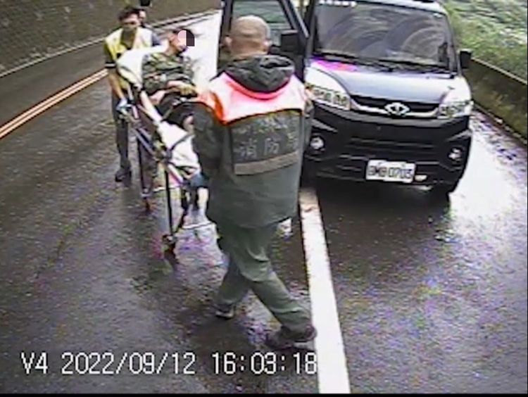 林姓男子遭丟包，送醫時已奄奄一息。民眾提供