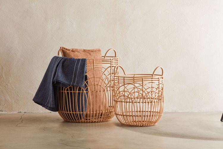 手工編織提把造型收納籃，售價(S)699元、(L)999元。業者提供