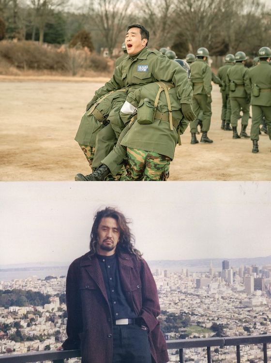 柳承龍片中當新兵被拖走，自嘲長相像連長一樣老成，他戲外20幾歲時留著一頭長髮、落腮鬍更成熟，被虧老起來等。車庫娛樂提供、翻攝naver