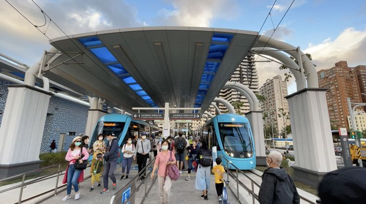 淡海輕軌紅樹林與漁人碼頭站出站就可逛市集。捷運公司提供