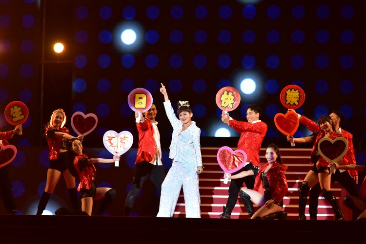 藝人王彩樺帶來精彩演出。桃園市政府提供