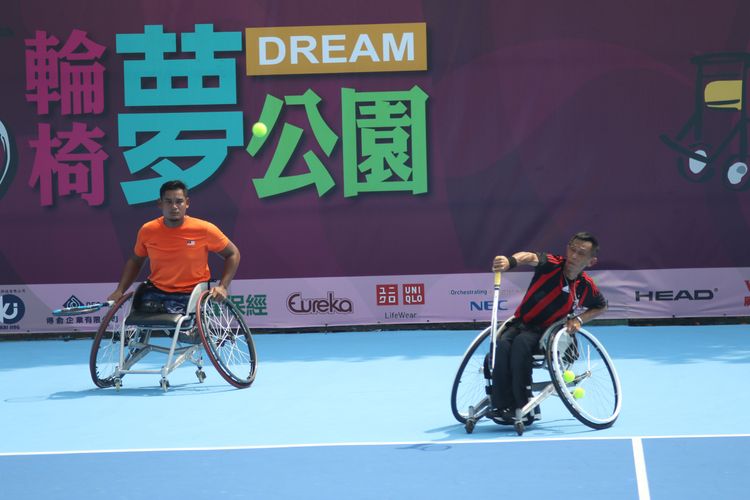 台灣好手廖克松（右）和搭檔拿下雙打冠軍。大會提供
