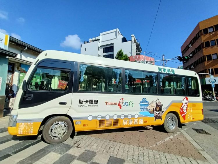 4條觀光郵輪巴士帶民眾深入社區沉浸在地人文風情。羅琦文攝