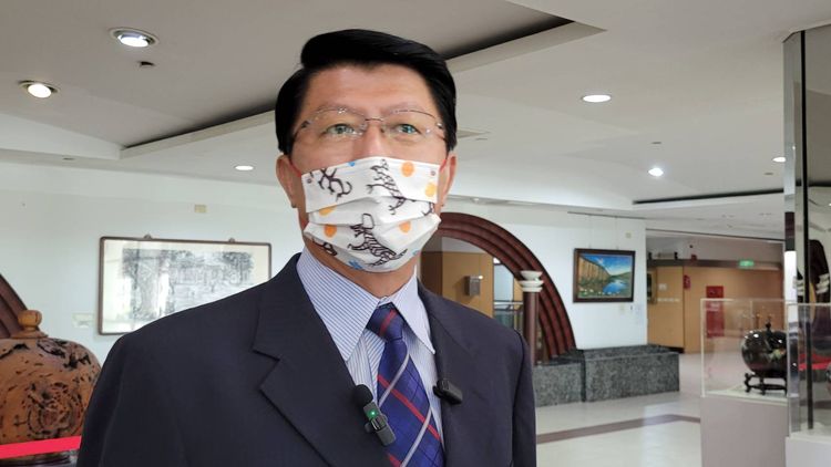 謝龍介今天的畢業市政質詢，將與黃偉哲直球對決。劉榮輝攝