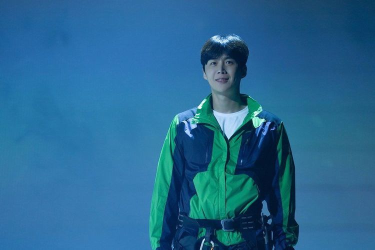 金宣虎在舞台劇《冰峰168小時》飾演遭遇山難的登山客「喬」。翻攝金宣虎官方工作人員IG