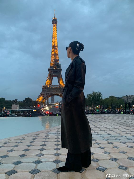 竇靖童在巴黎欣賞Saint Laurent大秀。翻攝竇靖童微博