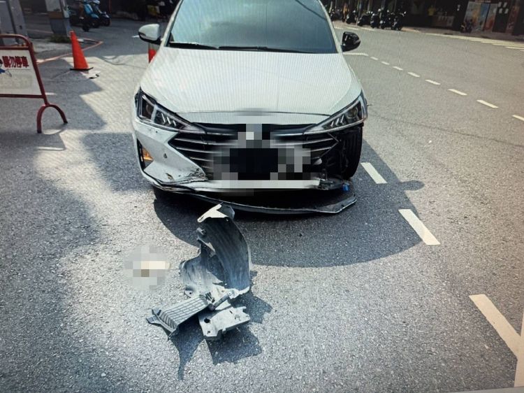 陳姓少年駕駛租賃車，自稱打瞌睡連撞四汽機車，釀成吳姓男騎士傷重死亡。讀者提供