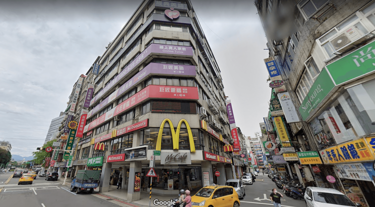 挑選店面可依照1、2、3原則，找1線大馬路（主要幹道）的1樓店面，馬路的面寬不超過20米，三角窗店面位置。Google map