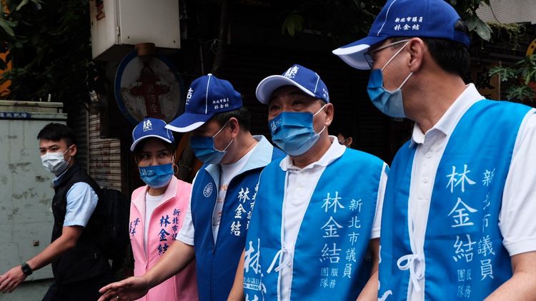 侯友宜與朱立倫(右一)同行至林金結競選總部。侯友宜選辦提供