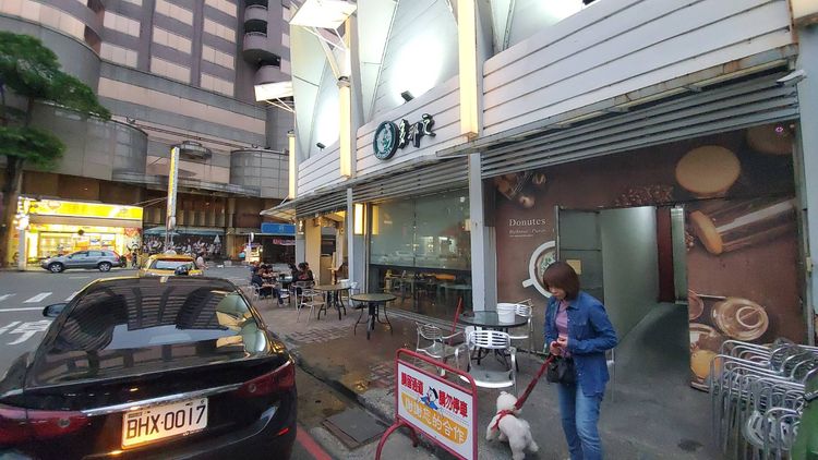 高雄市大豐二路咖啡店驚傳砍人事件。王勇超攝