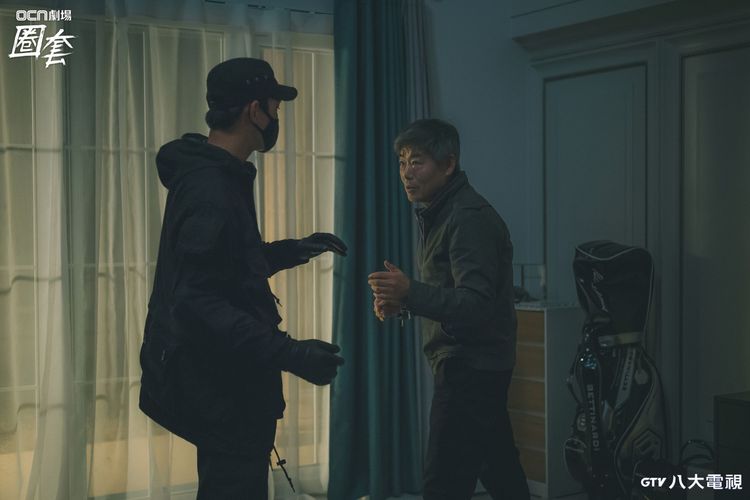 成東鎰拍武打戲慘遭飛踢，坦言「心臟差點掉出來」。八大電視提供