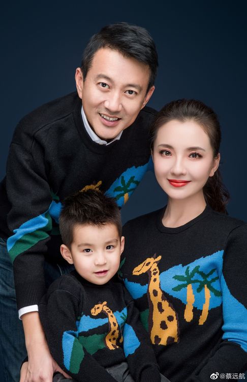 孫茜（右）和老公蔡遠航育有1子。翻攝蔡遠航微博